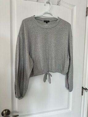 EUC Women’s Poof Grey Ribbed Cropped Pullover Tie Waist Athleisure Lightweight L